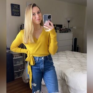 Kayla’s Armoire boutique mustard tie-front sweater size small